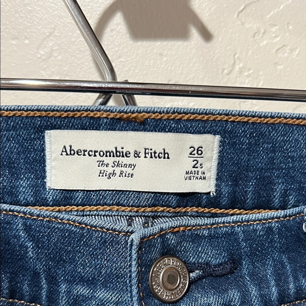 Abercrombie women’s Blue Jeans - Picture 2 of 3